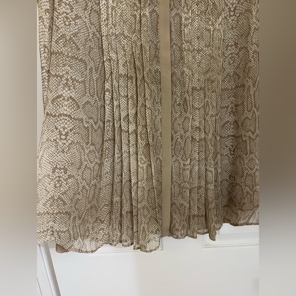 100% Silk Elegant Brown Snake Print Women's button down blouse - Picture 6 of 8